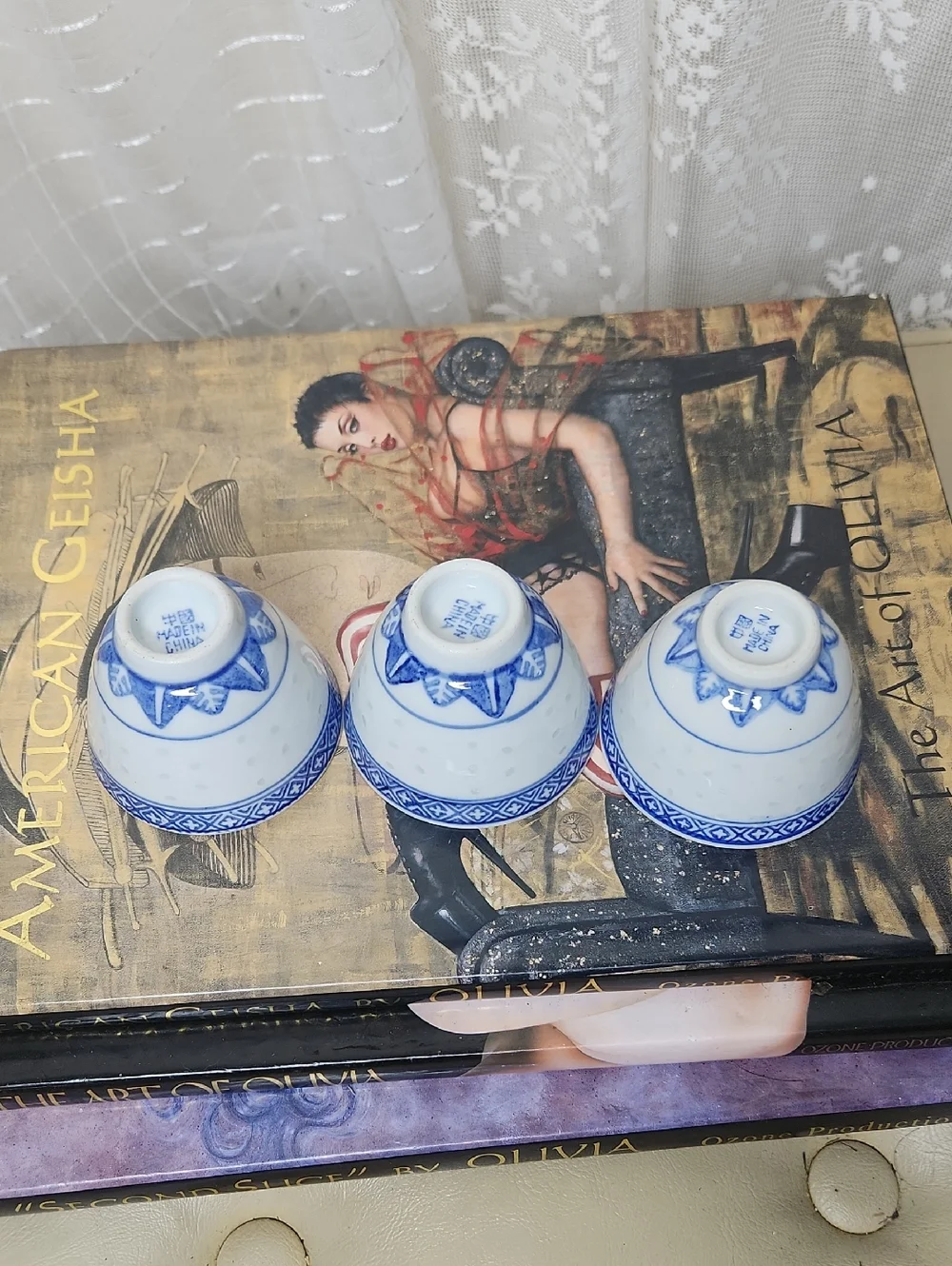 Set of 3 vintage Jingdezhen porcelain tea cups Blue and White